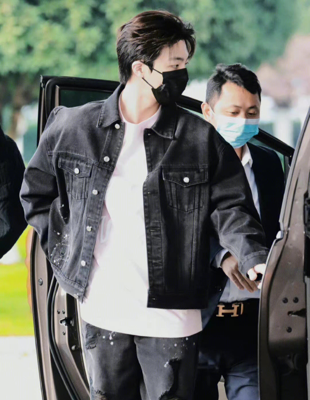 陈立农机场蓝色外套,陈立农巡演牛仔褂