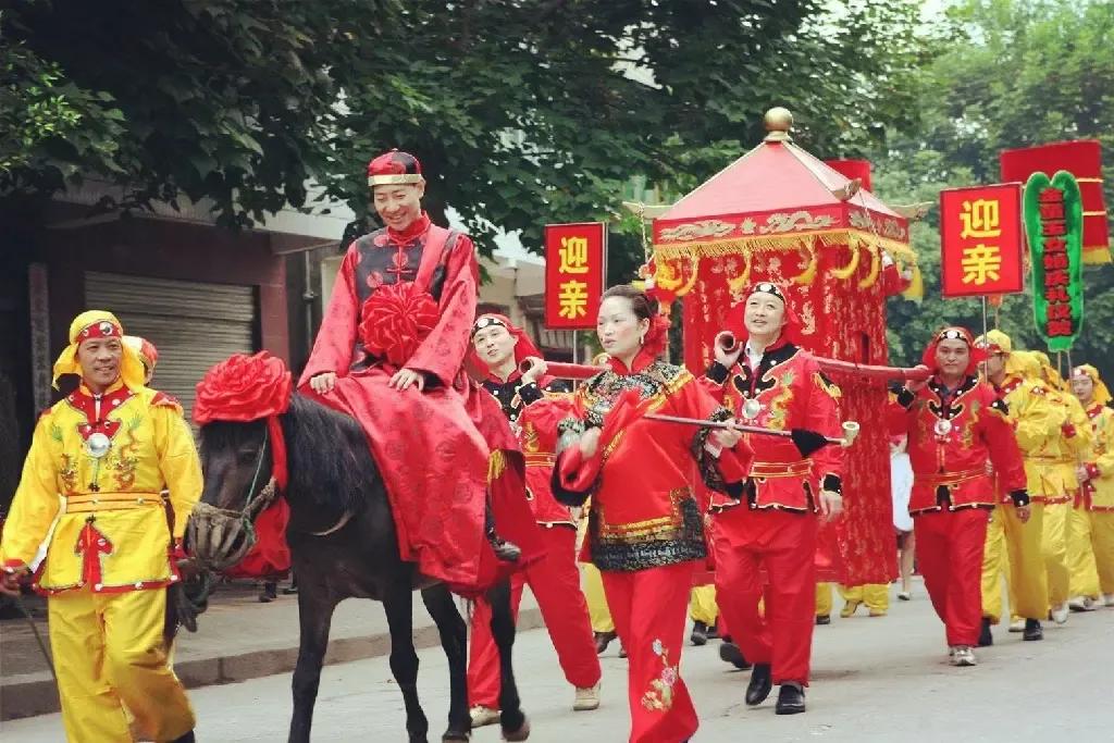 为什么结婚时叫新郎新娘,结婚时为什么叫新郎新娘