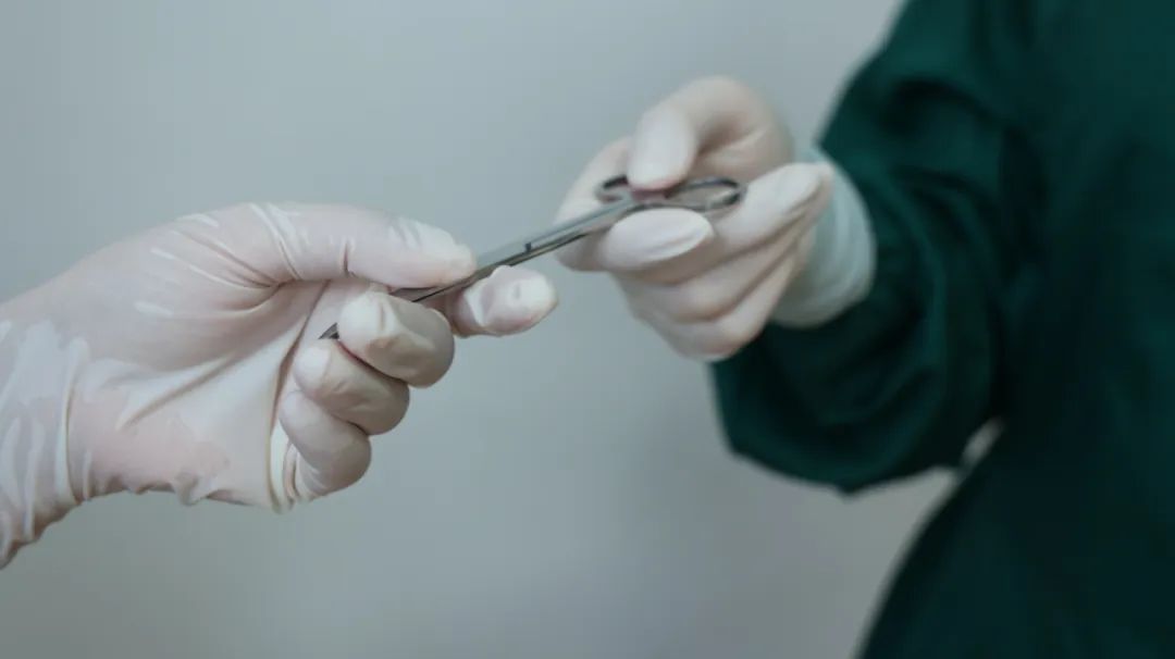 胃痛反复发作，该怎么应对？不想胃病缠身，学会这3点或许有用