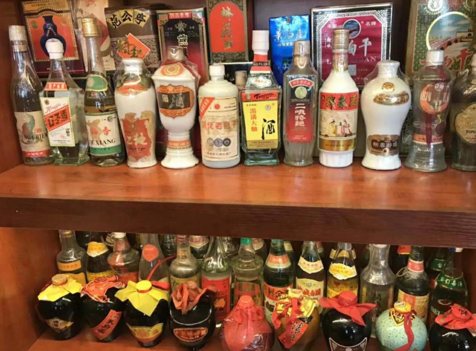 白酒保质期18个月过期了还能喝吗,过期的白酒能扔吗