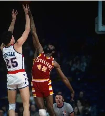 nba总决赛传奇奥拉朱旺,nba球星奥拉朱旺拿过总冠军吗