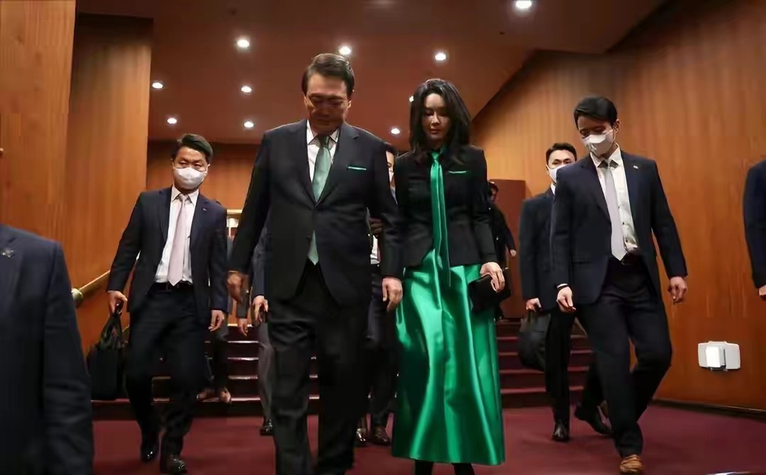 韩国第一夫人粉色穿搭,韩国第一夫人的打扮