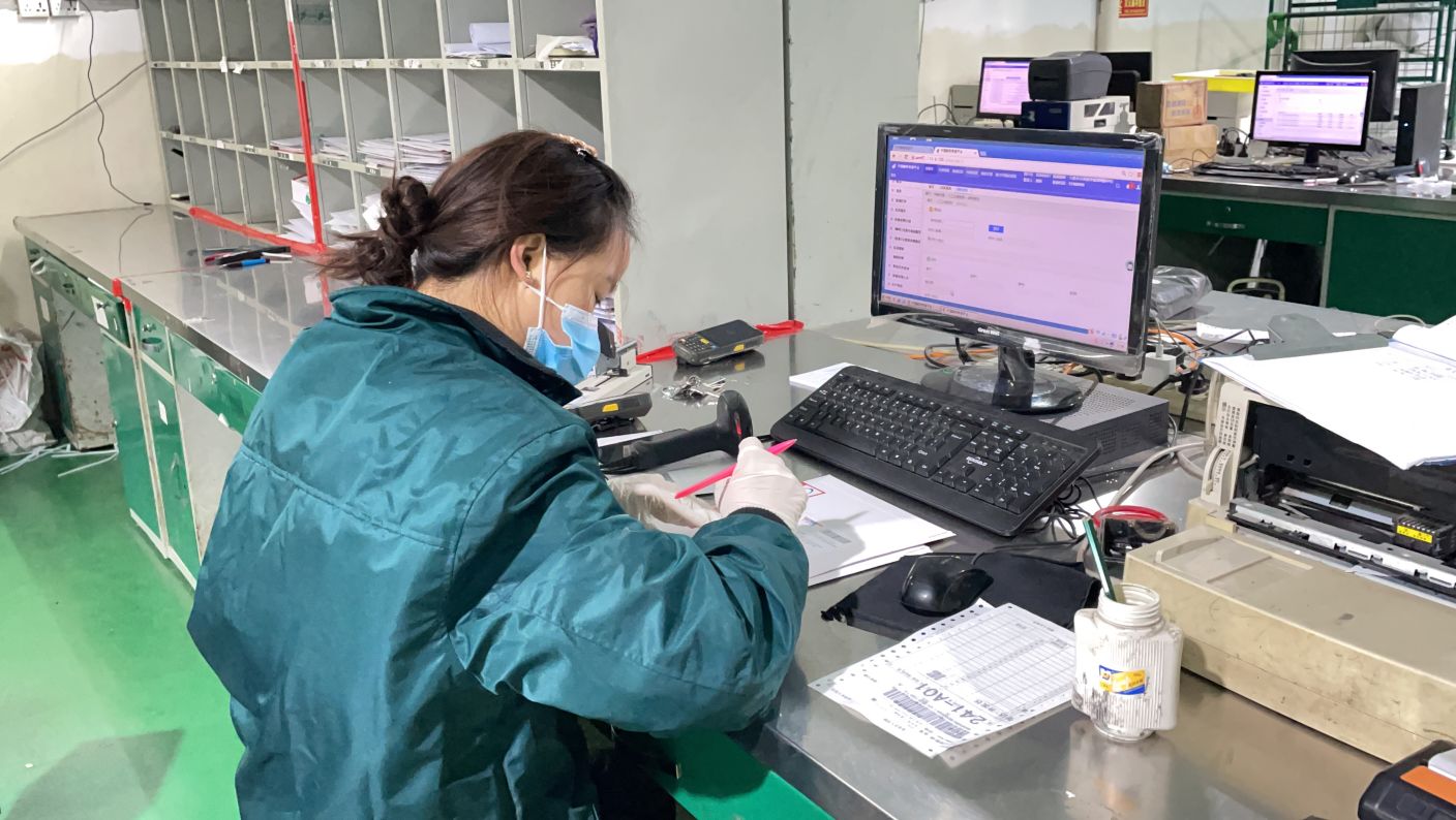 快递包裹快速配送,包裹最快半日送达且保障送货上门