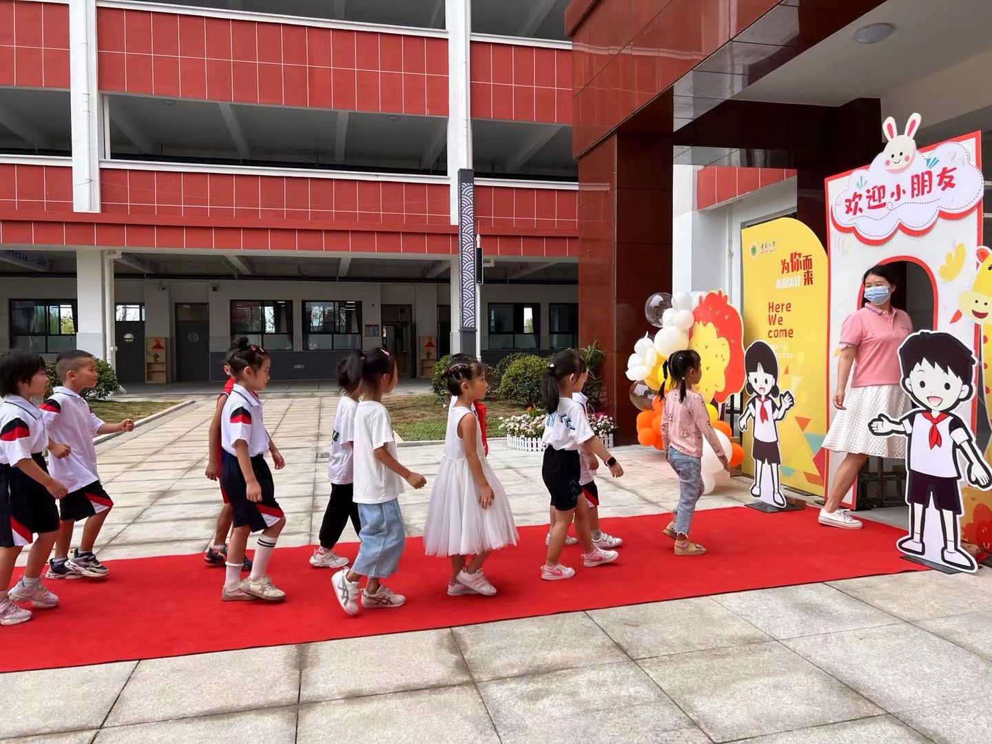 开学典礼以奋斗的姿态继续出发,开学第一日扬帆起航再创辉煌