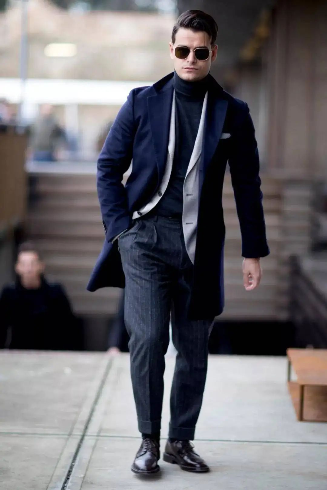 怎么把大衣穿出高级感,大衣穿搭技巧这样搭配越穿越年轻