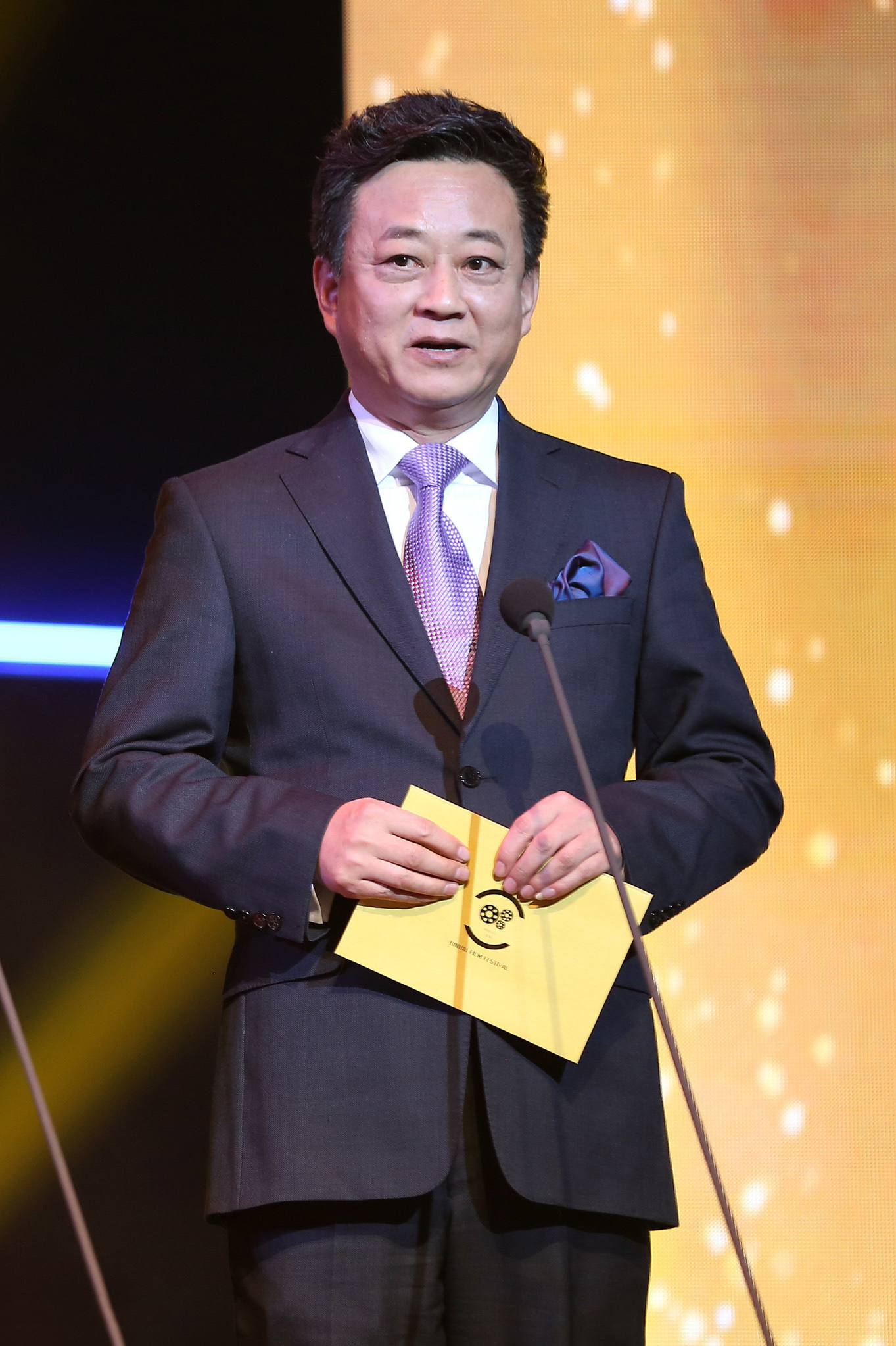 春晚主持人董卿周涛朱迅李思思,春晚主持人董卿朱迅周涛