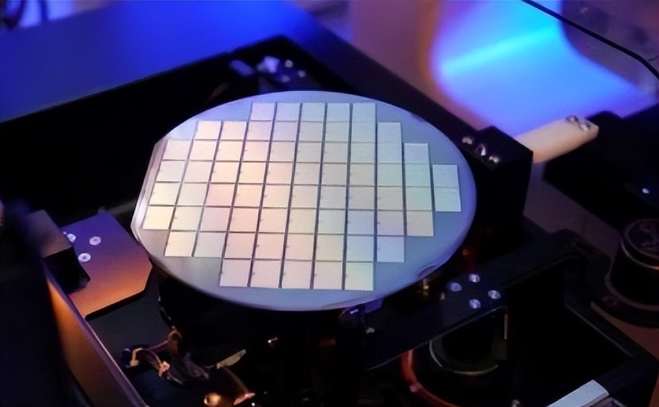 尼康光刻机和阿斯麦光刻机差距,日本尼康和荷兰光刻机