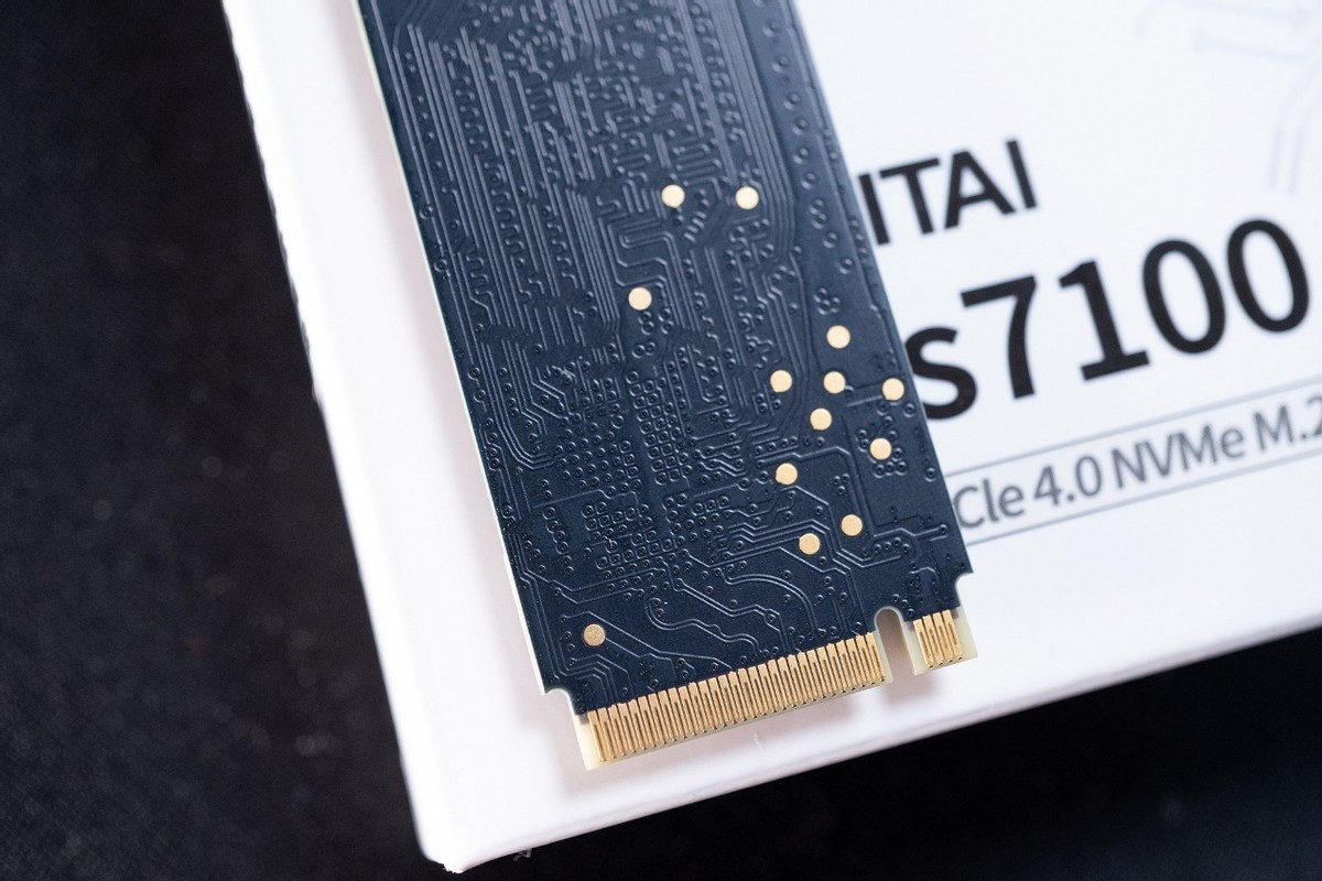 致态plus7100固态硬盘,致态固态硬盘7100和7000