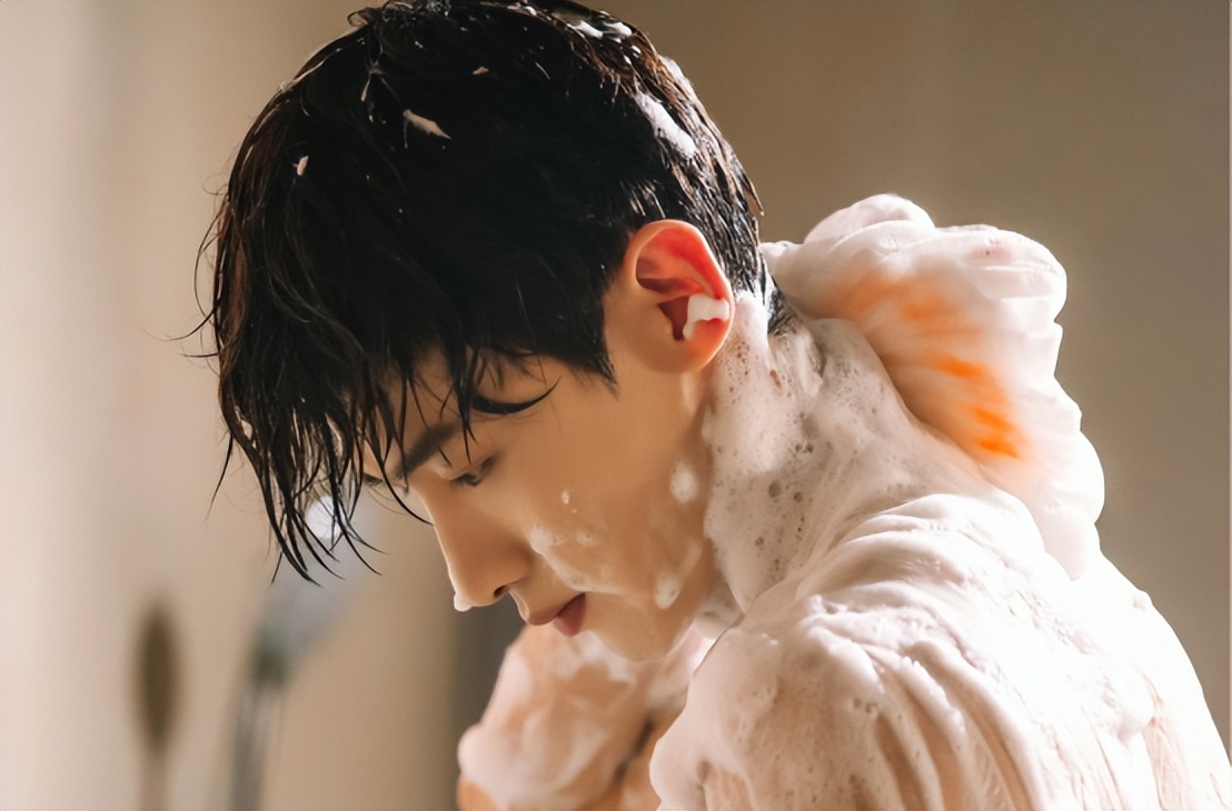 为什么有人一洗澡就过敏,皮肤过敏能用沐浴露或者香皂吗