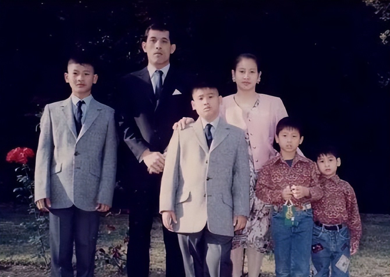 泰王玛哈夫妇最新消息,泰王玛哈奇葩作风