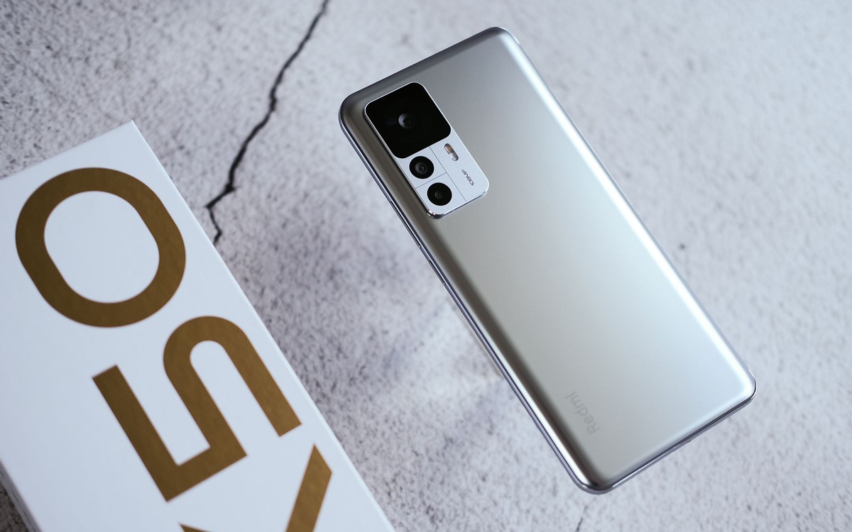 最新手机销量TOP5，网友：有钱人买iPhone，我只能买红米，扎心了