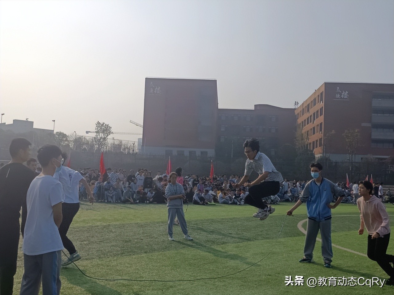 运动的浪漫赛场的芬芳——记宜宾市四中高三年级趣味运动会