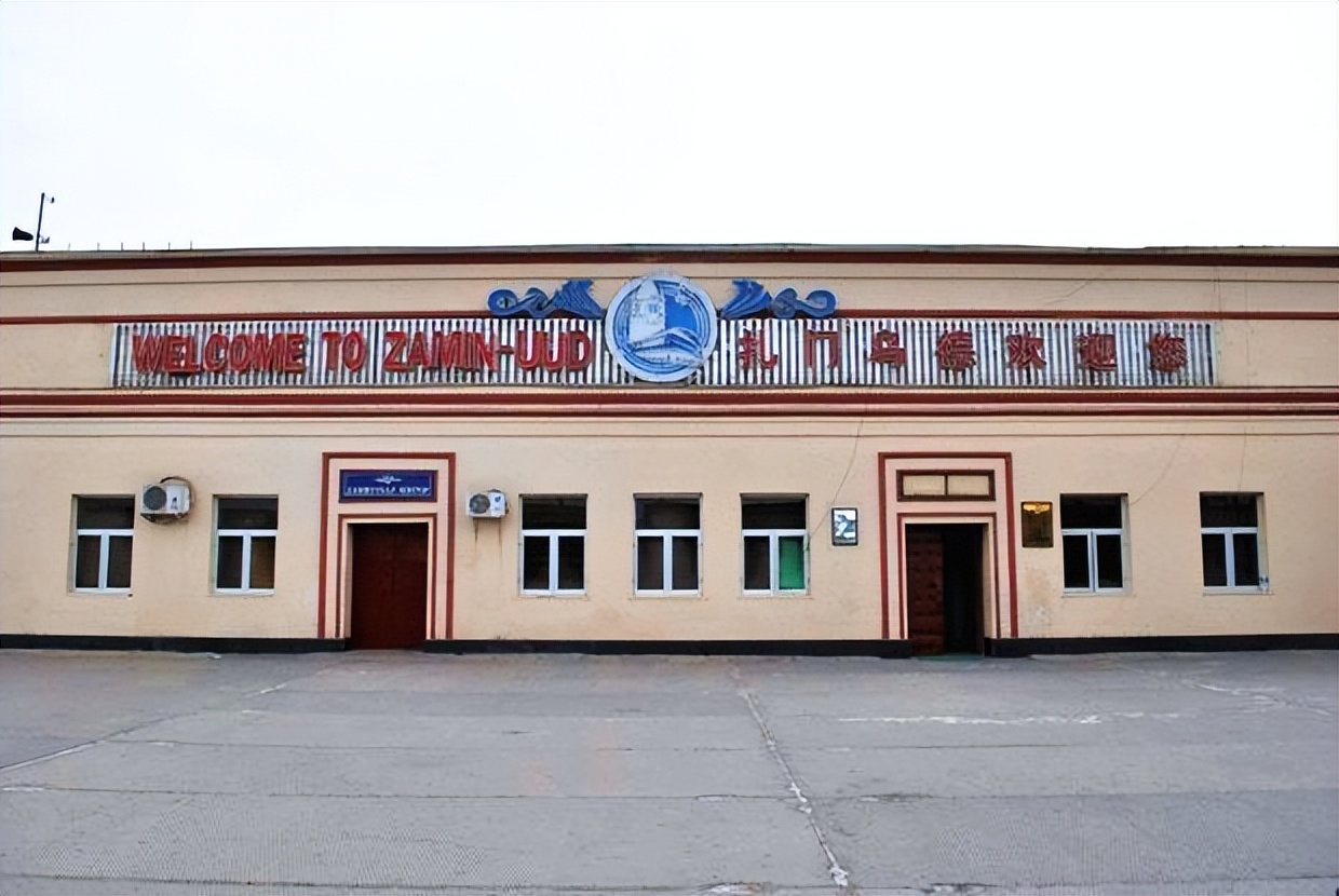 蒙古国距离中国的呼和浩特市多远,蒙古国离中国多少公里