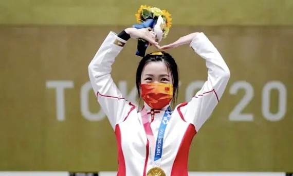 一天入账450万，“牵手门”事件后，淘宝店主成最大赢家？