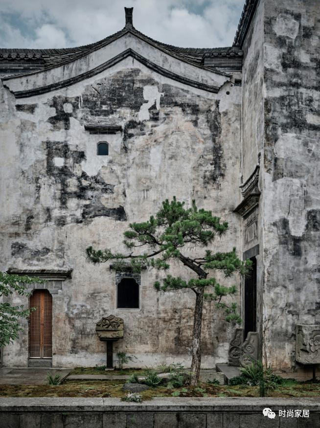 明代老建筑,他买下了一座废弃很久的古宅