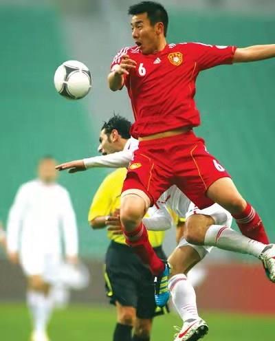 足球攻防转换时刻分为哪两种,足球攻防转换的指导要点