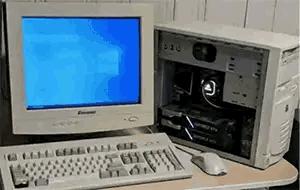 轻松一刻：这样的破电脑，收废品的竟然出价500块钱收，真是疯了