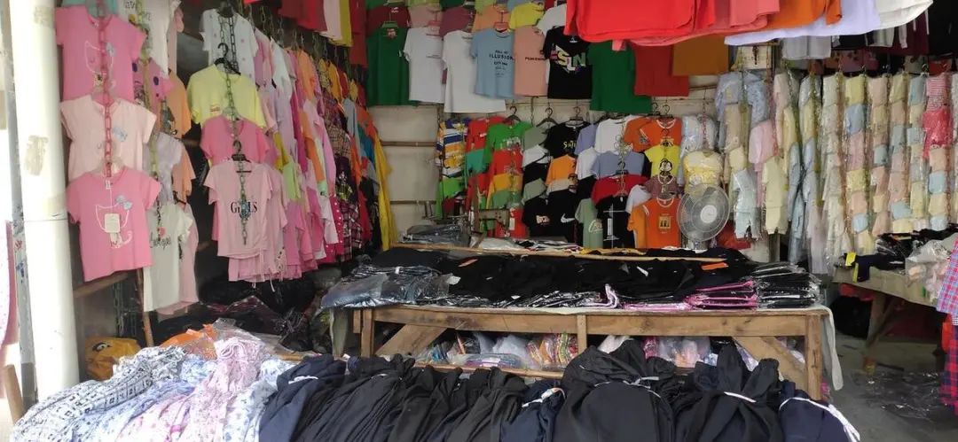 路边摊的衣服一件多少钱,路边摊10元衣服从哪里来