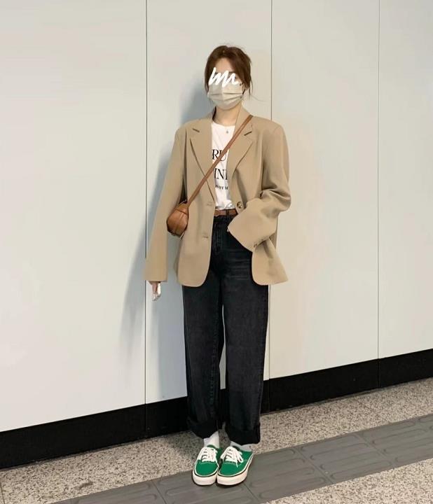 卡其色的配色干净又洋气,卡其色和什么颜色配色最好看