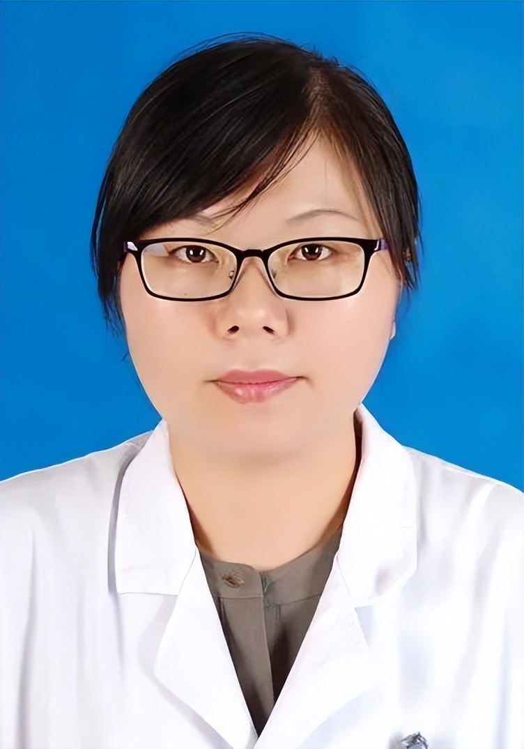 胸口肌肉酸痛皮疹,左肺上叶纵隔旁可见不规则团块影