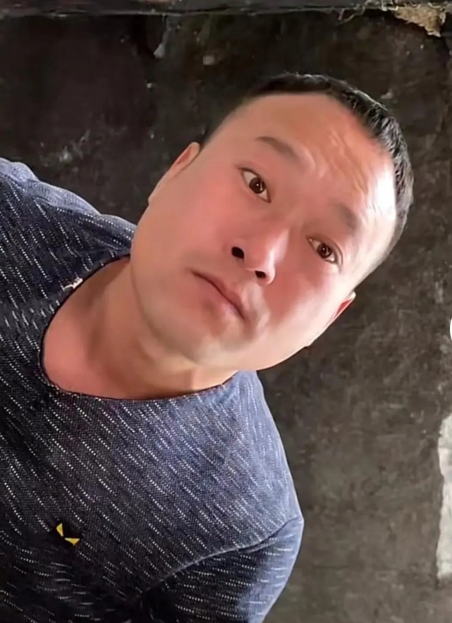 张同学与李子柒视频拍摄对比,李子柒张同学为什么会红