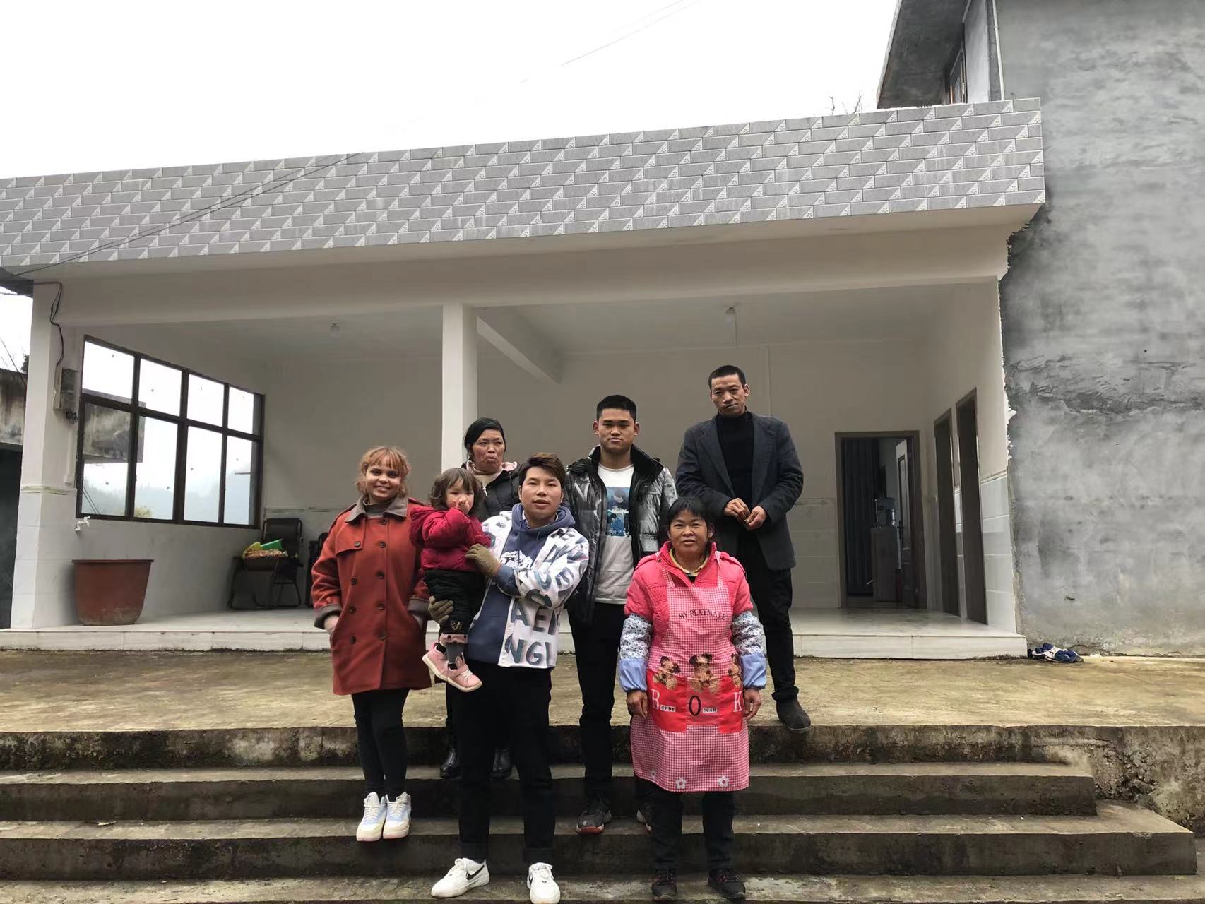 贵州农村小伙娶美国女人,贵州农村小伙娶了一个娃娃脸姑娘