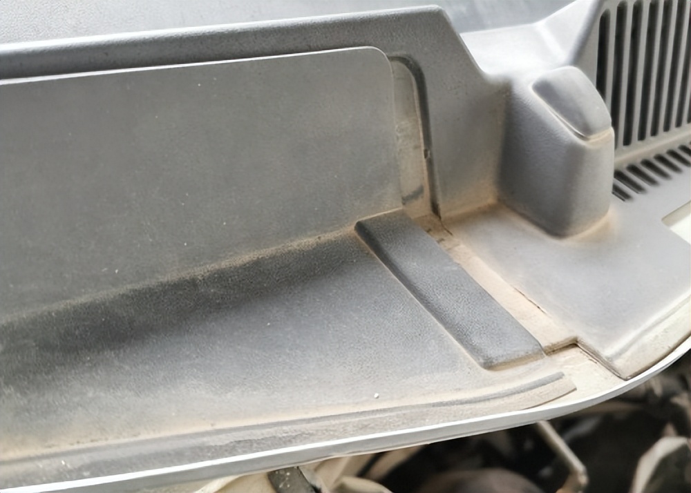 车里有股臭味是不是该换空调滤芯,车内有异味你的空调滤芯换了吗