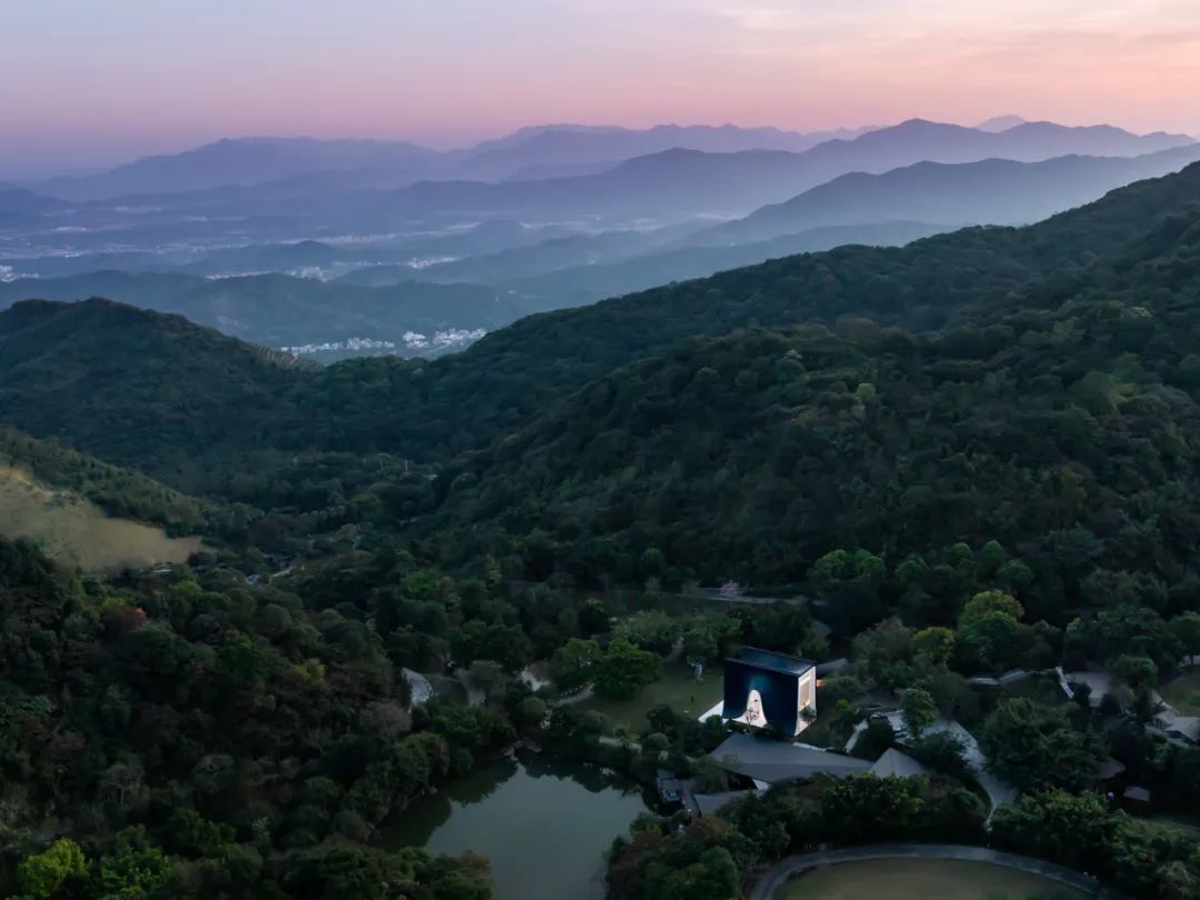 ⼴州囍堂：以岭南传统镬耳屋为灵感，打造独特的流线造型