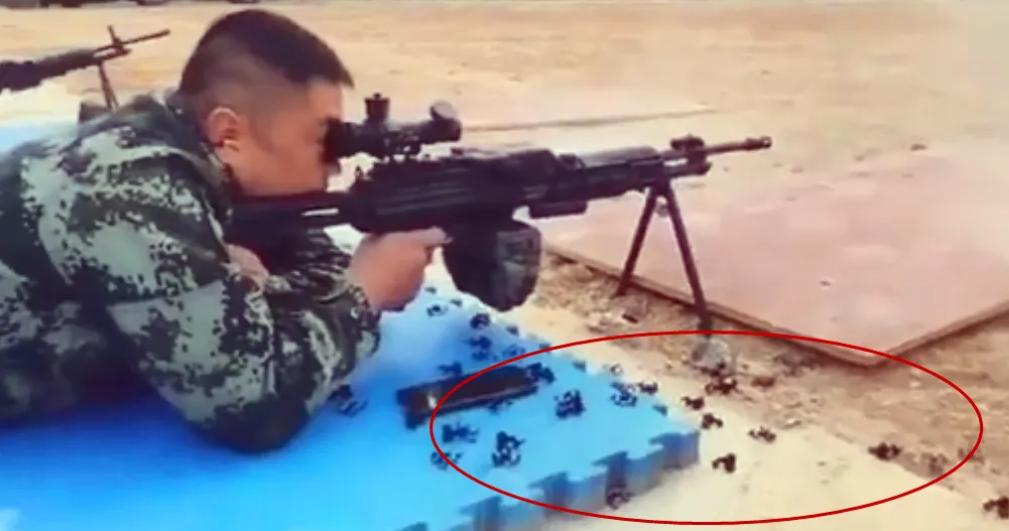 弹链供弹轻机枪,双弹匣供弹轻机枪