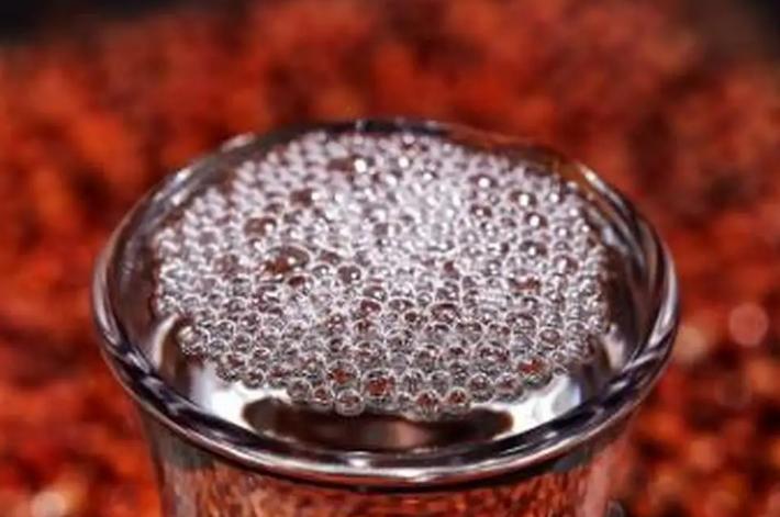 北京4人到内蒙旅游，吃手把肉品马奶酒，结账时感叹：物价真实惠