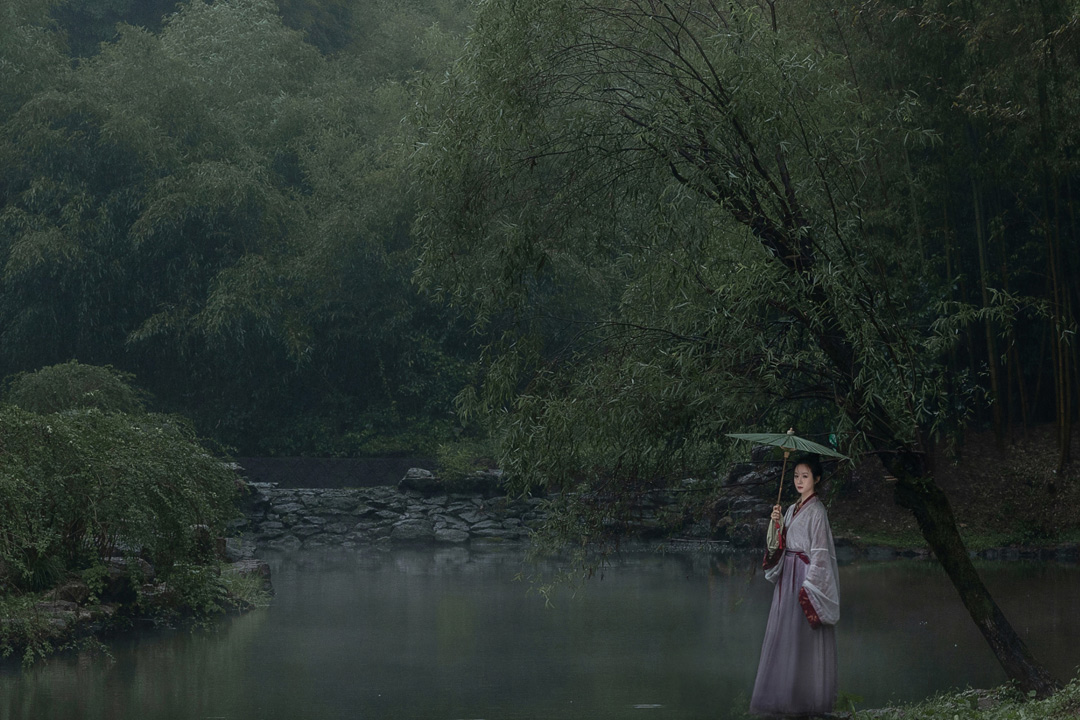 两位宋代无名蜀妓,两首小词深情又活泼,却暗藏深深的无奈