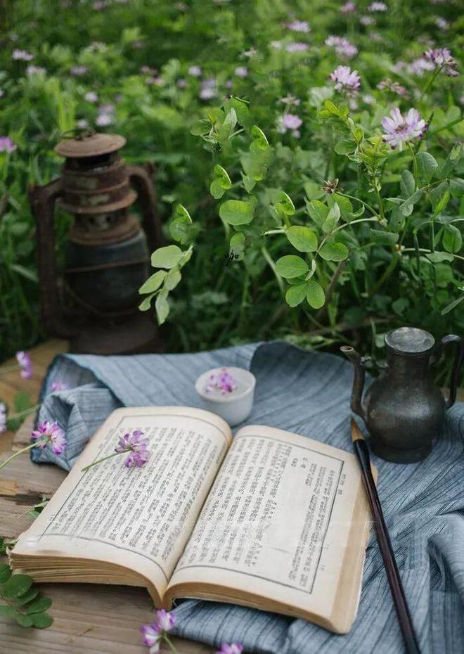 鐧藉眳鏄撳啓璇楃殑鍔卞織鏁呬簨,涓浗鍙や唬鏂囧瀹舵晠浜嬬櫧灞呮槗