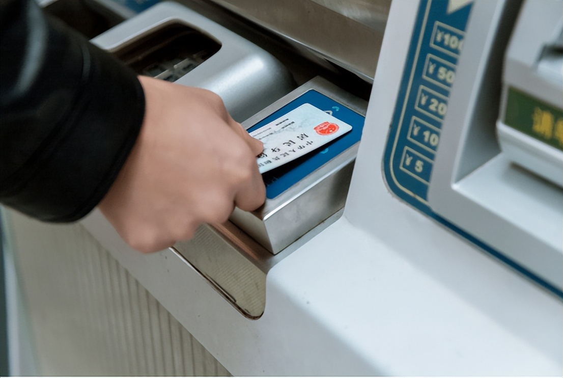 身份证尾号“Ⅹ”不读“叉”，也不读“埃克斯”，正确读法是什么.