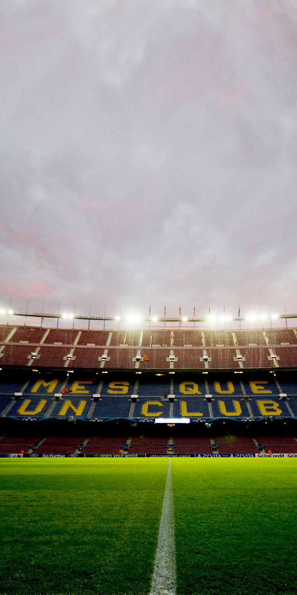 足球壁纸一男一女,足球壁纸多人