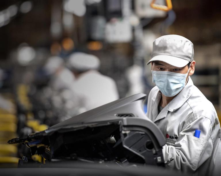 年轻人都不去制造业他们去了哪,现在年轻人为什么不愿去制造业