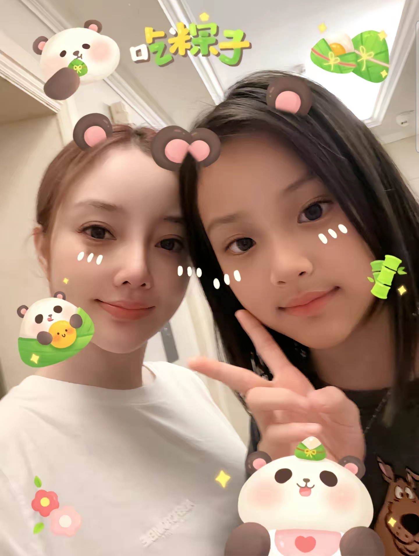 贾乃亮晒与女儿甜馨同框背影图,贾乃亮独自带娃逛街庆生9岁甜馨