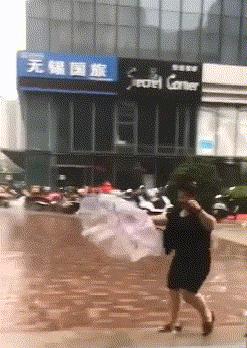 神回复：把儿子头弹破了，老婆马上回家怎么办？我只想留条命