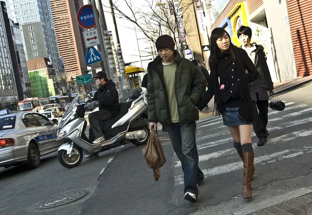 为什么很多人认为韩国是发达国家,为什么韩国人能富裕