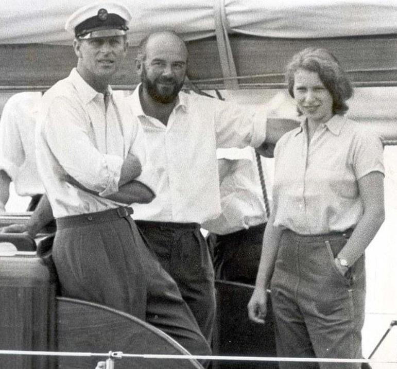 查尔斯和安妮公主兄妹情深,安妮公主和菲利普亲王小时候