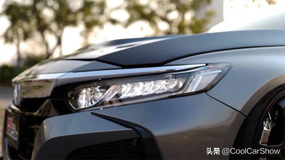 十代雅阁内饰碳纤维改装案例,十代雅阁改装多功能屏幕