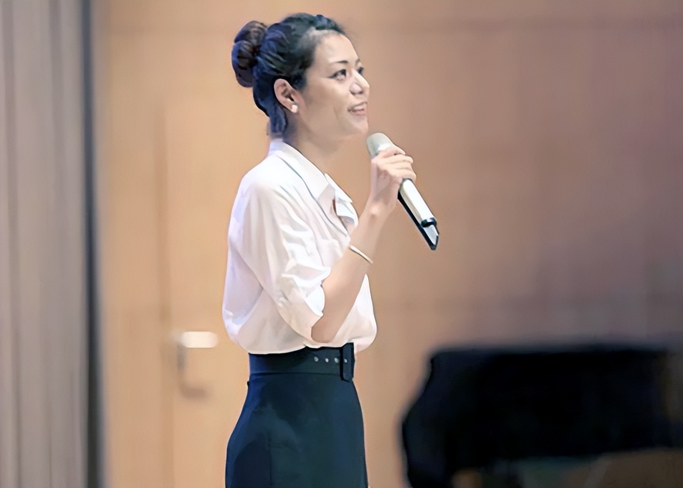 复旦大学女教授陈果读错字,陈果读错耄耋两字的现场视频