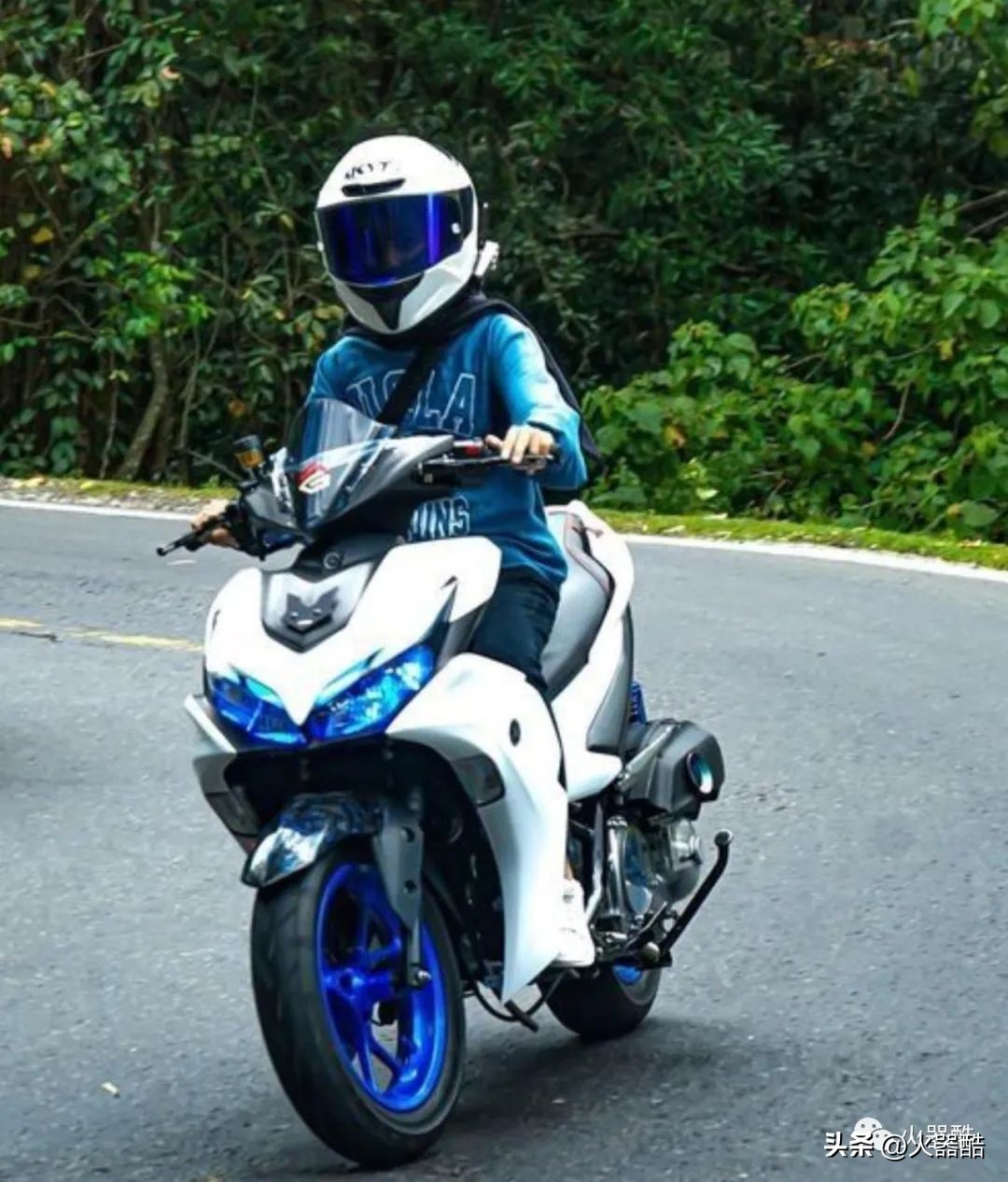 雅马哈nvx155帅气视频,aerox155与nvx155哪个好