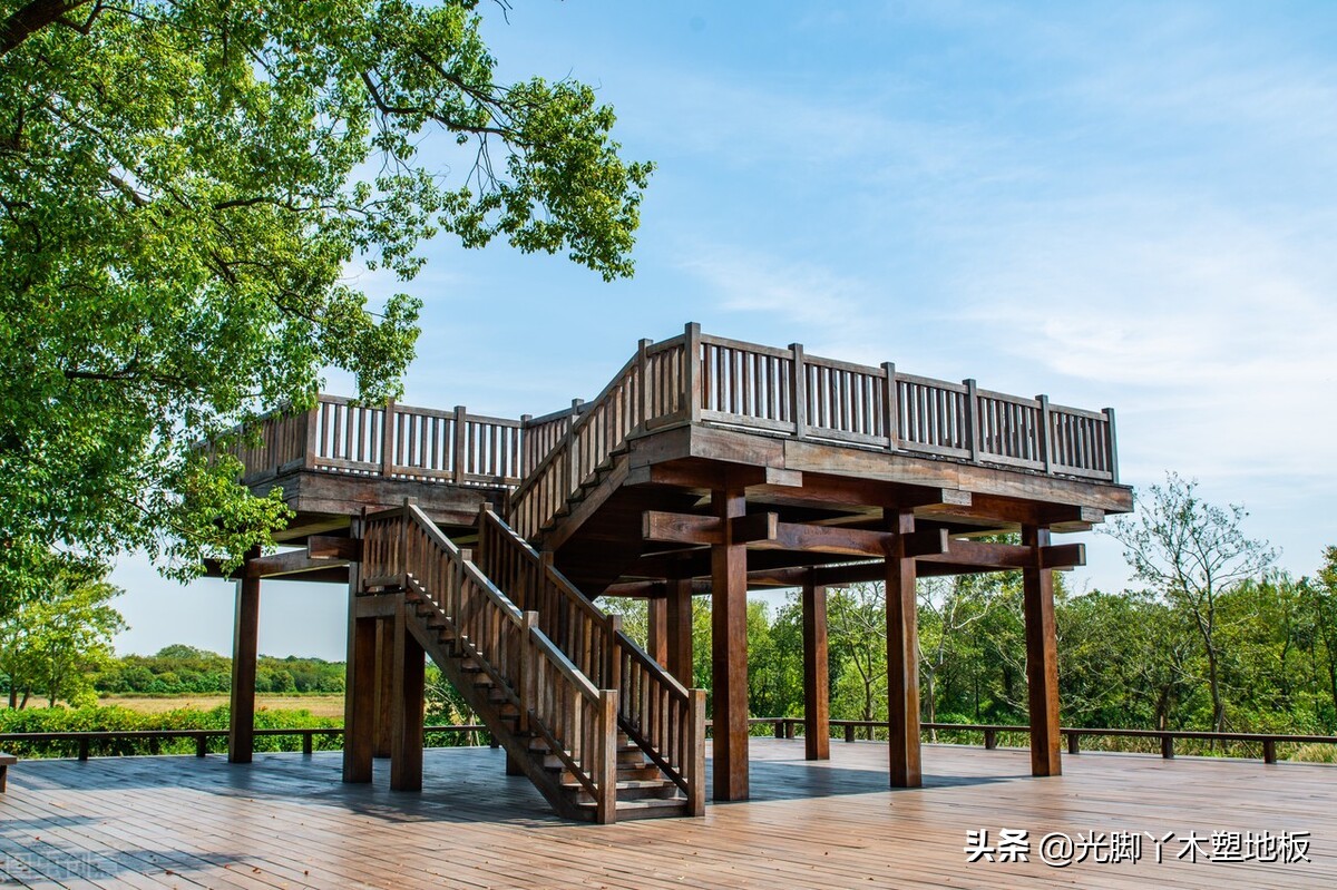 木塑地板和防腐木哪个价格便宜,木塑围栏和防腐木围栏哪个寿命长