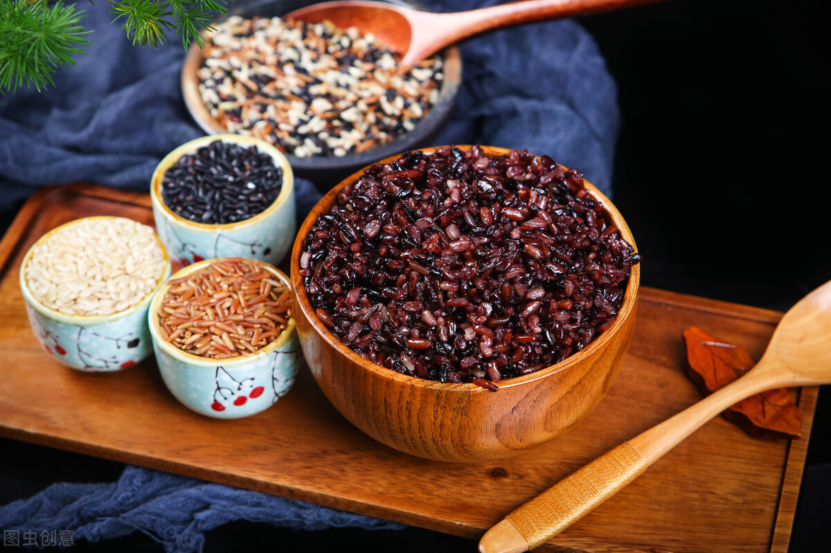 晚上睡前饿了吃什么水果不发胖,晚上睡前减肥饿了用什么充饥