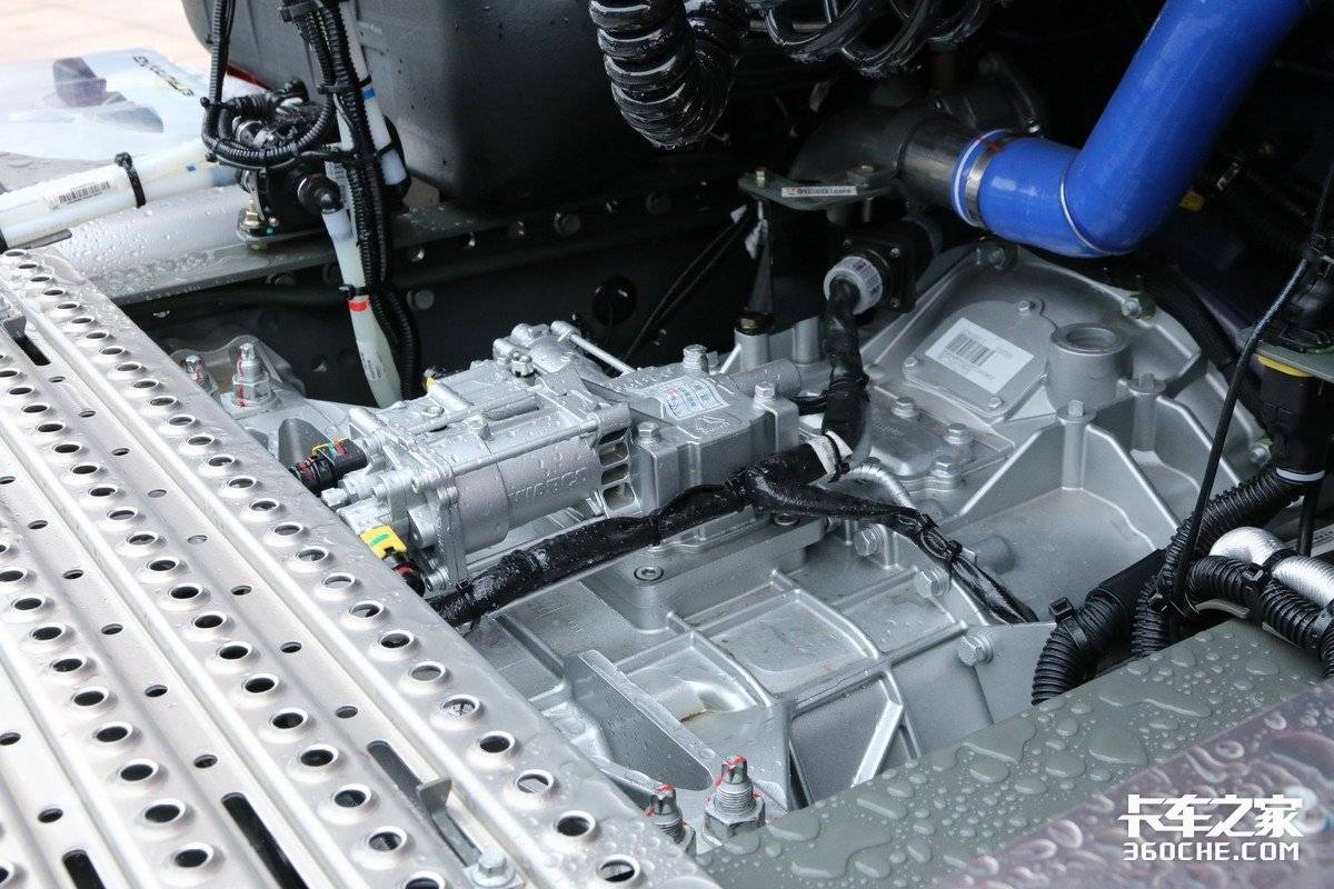 新款德龙x6000单驱,德龙x6000与汕德卡对比