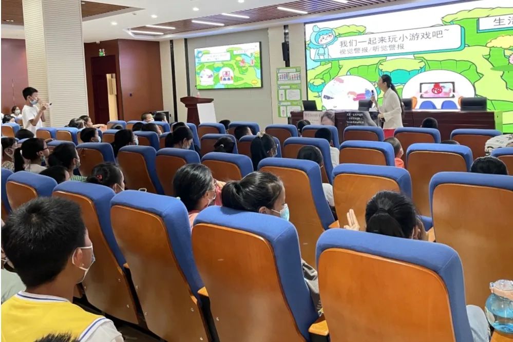 青少年网络安全专题讲座,关于青少年网络安全公益知识讲座