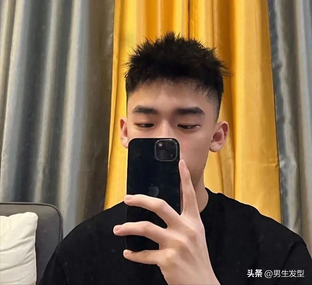 男生怎么剪一款适合自己的发型,男生发型成熟干净帅气不烫剪法