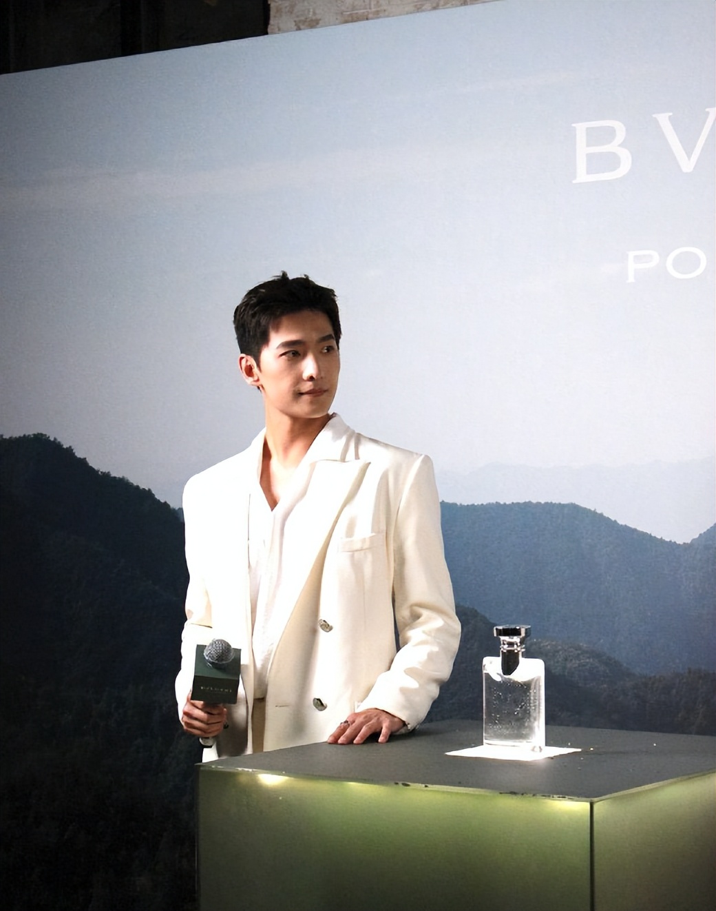 大版衬衫小个子怎么搭配,衣橱的衬衫最好的搭配