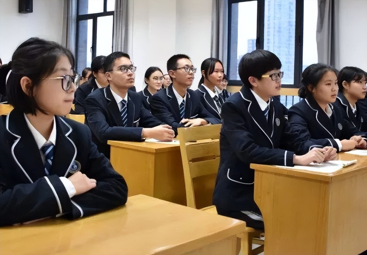 字体手写鲸落体和奶酪体哪个好写,高中生鲸落字体走红字迹清新脱俗