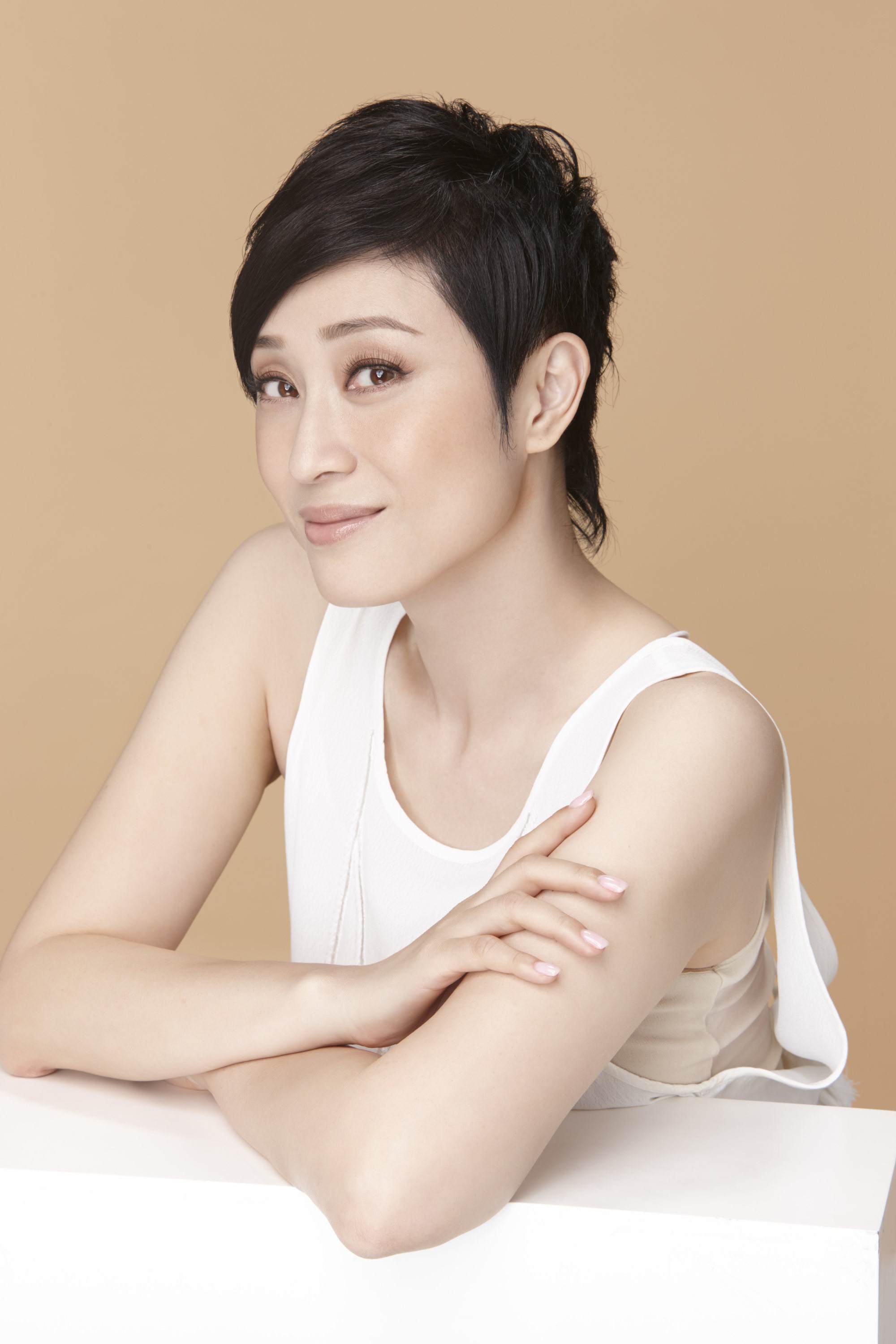 至今未嫁人的8位大龄女港星，最小42岁，个个情路坎坷，让人心疼